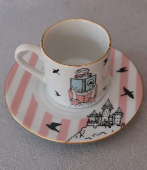 Kitap Okuyan Kız Fincan